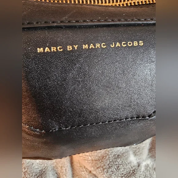 Marc Jacobs Hands Off Alex Black Leather Crossbody EUC - Picture 4 of 16
